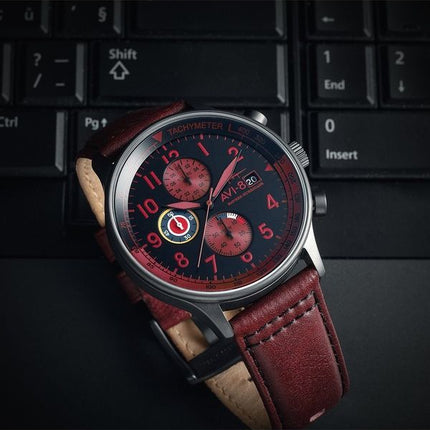 Reloj de cuarzo para hombre AVI-8 Hawker Hurricane Classic Chronograph con correa de piel color rojo sangre y esfera negra AV-40