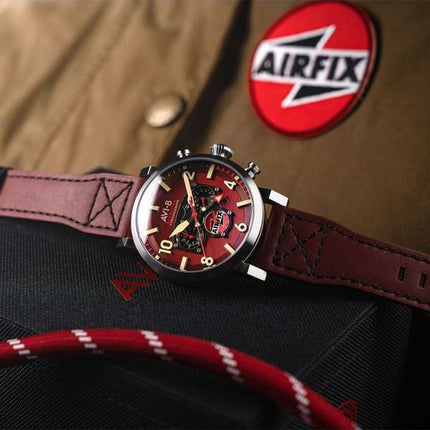 AVI-8 Dambuster Gibson Dual Time Chronograph Airfix Edition Hazard Red Dial AV-4107-04 Reloj para hombre