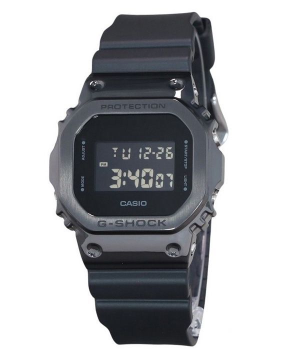 Reloj Casio G-Shock digital con bisel de metal y correa de resina de cuarzo GM-5600UB-1 200M para hombre