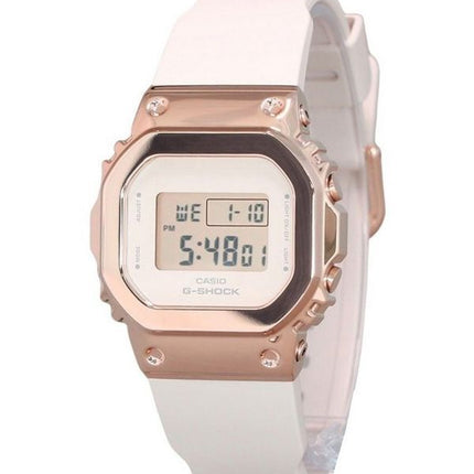 Reloj Casio G-Shock digital con bisel chapado en oro rosa y correa de resina de cuarzo GM-S5600UPG-4 200M para mujer