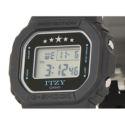 Reloj Casio G-Shock ITZY Collaboration Digital con correa de resina de base biológica, cuarzo GMD-S5610IT-1, 200 m, para mujer