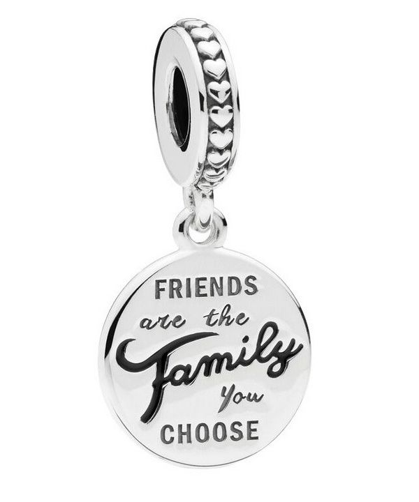 Charm colgante de esmalte negro Friends Are Family de Pandora 798124EN16 para mujer