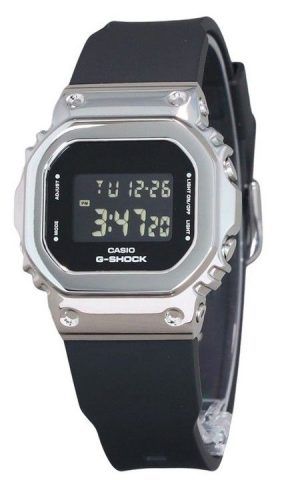 Reloj Casio G-Shock digital con bisel de metal y correa de resina de cuarzo GM-5600U-1 200M para hombre